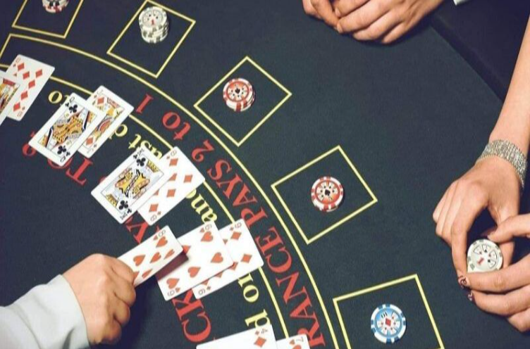 Cách tính điểm dằn - rút trong Xì dách cực vui mà bạn nên biết